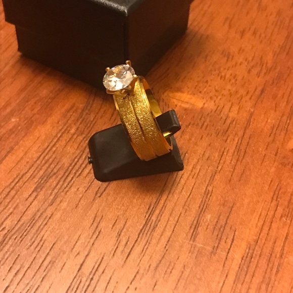 WOMEN’S ROUND AAA+CUBIC ZIRCONIA 3x GOLD PLATED WEDDING ENGAGEMENT RING SIZE 6.5 - Picture 2 of 8